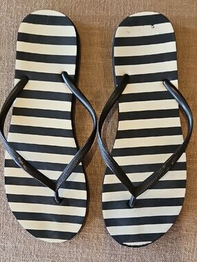 Abercrombie + Fitch Black & White Striped Women's Flip Flops